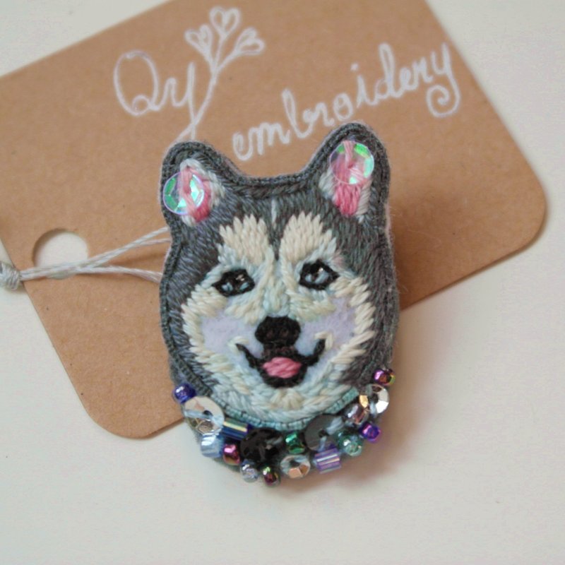 Qy's dogs Alaskan Malamute Hand Embroidery brooch pin gift