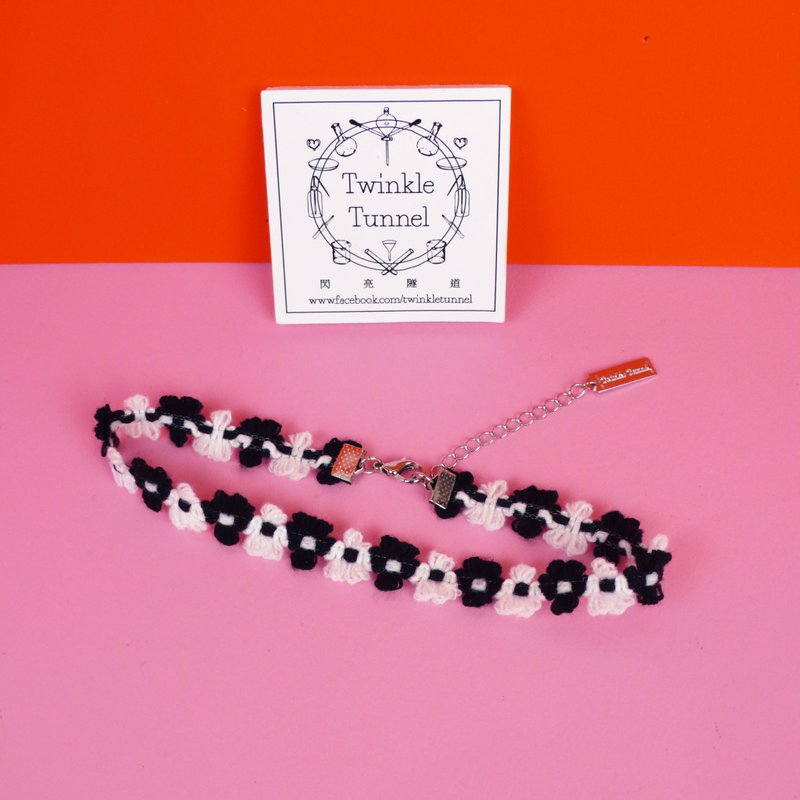 Wool black and white stickers necklace