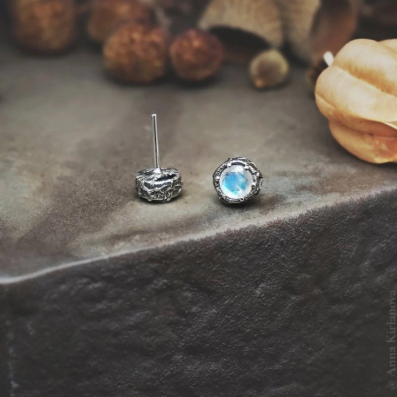 Tree Bark and Branches Earrings with Moonstone - 耳環/耳夾/耳骨夾 - 純銀 銀色
