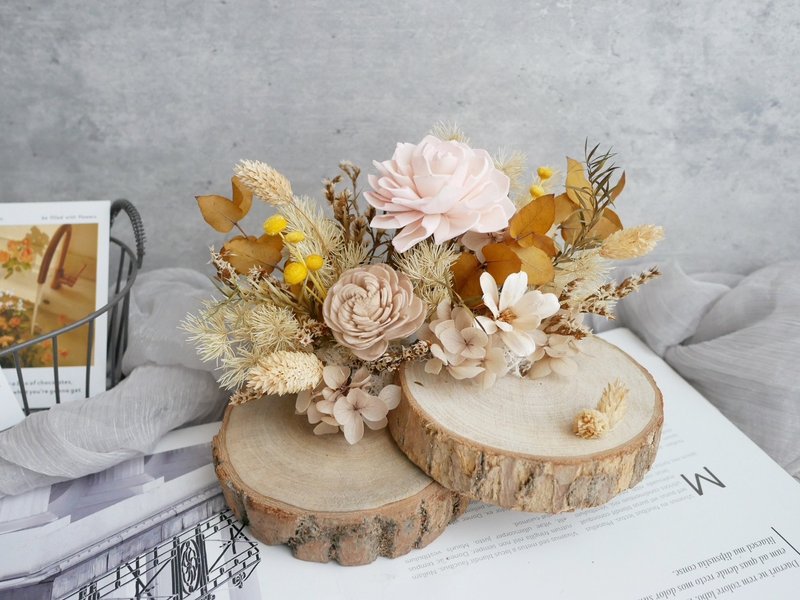 乾燥花名片座【輕裸】開幕禮/賀升遷/個性化名片座/客製化 - 擺飾/家飾品 - 植物.花 卡其色