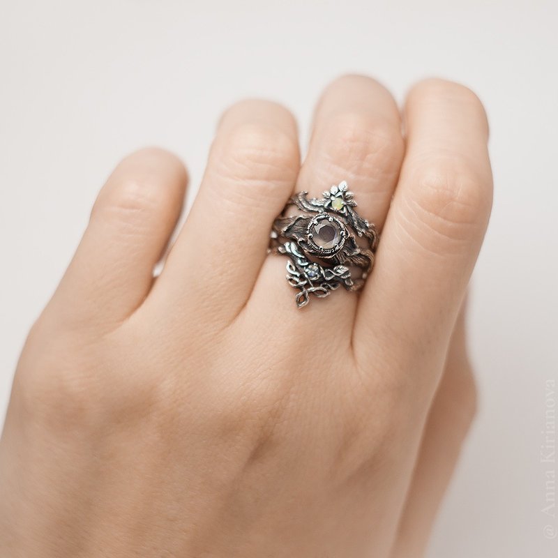Tree Ring Gray Moonstone Leaf and Vine Ring Moonstone Twig Ring opal - 戒指 - 純銀 銀色