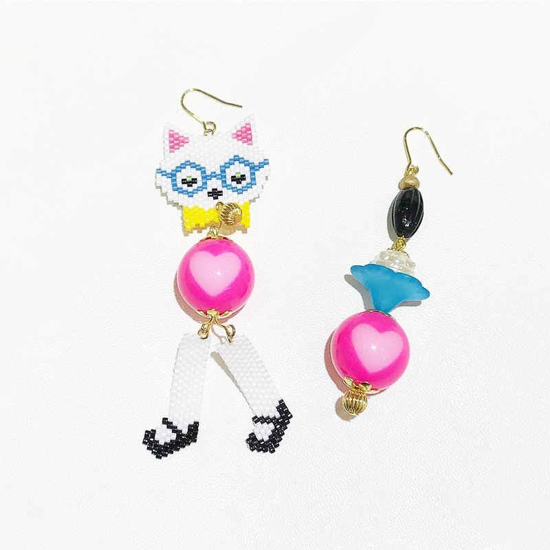 Cat love pink antique pearl earrings