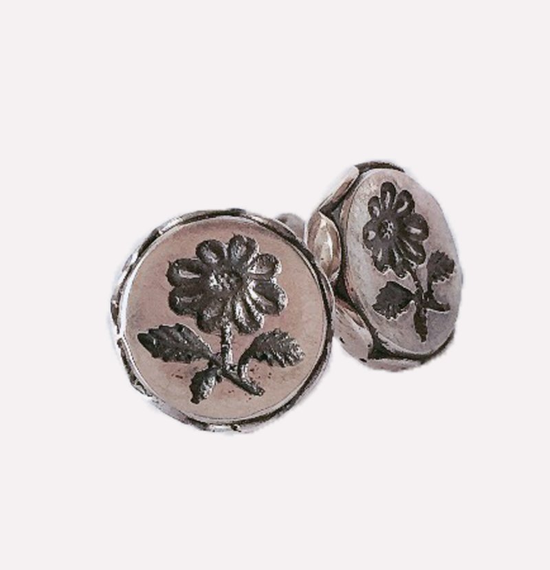 浮雕花形耳環 / Embossed flower earrings