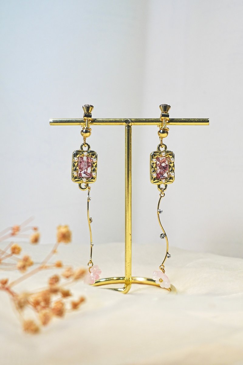 【原創手作耳環】• 花間清夢 - 耳環/耳夾/耳骨夾 - 樹脂 紫色