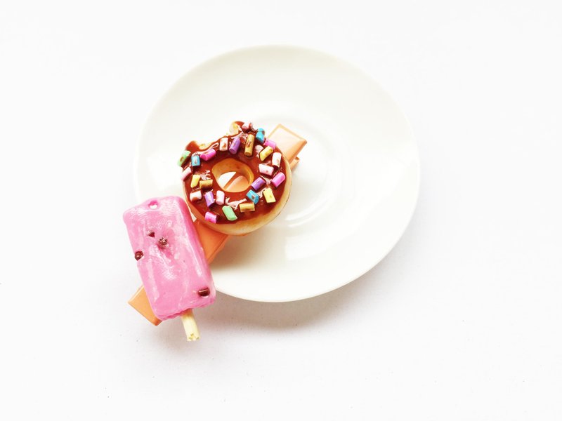 Pin +, donuts, ice cream, orange.