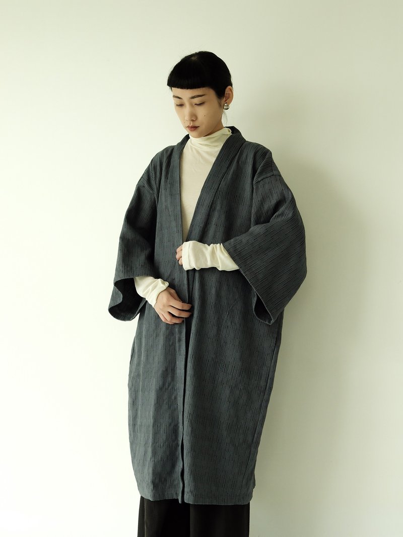 川 衣 WEAR BEING  寬袖開襟厚磅長袍外套  藍黑織紋 - 女大衣/外套 - 棉.麻 藍色