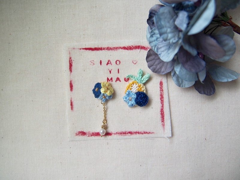 Bromeliad earrings in the flowers / stainless steel ear acupuncture can be changed clip