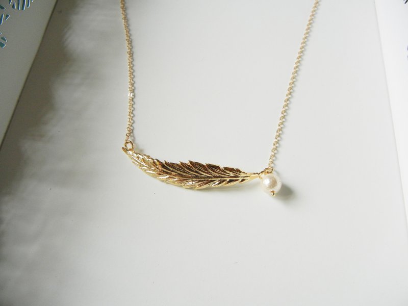 *coucoubird*Long feather necklace / bracelet