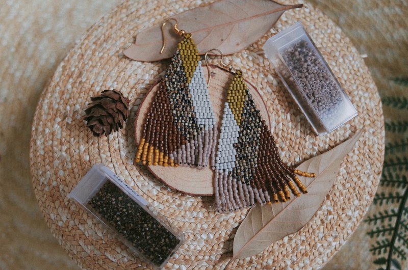 Stone beaded earrings (turnable ear clips)