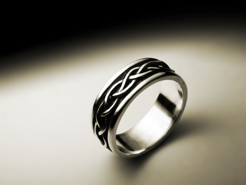 Recessed braided silver ring