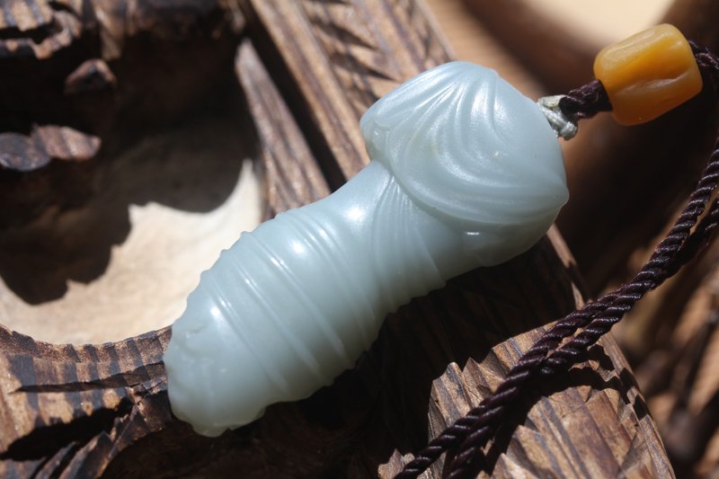 【佛窟印象】 掛件飾品護身符 保平安 送禮物 手作玉雕黃蠟石 - 項鍊 - 玉石 白色