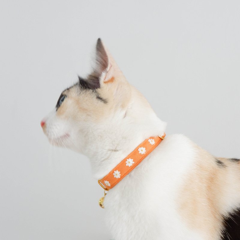 : MINI DAISIES : Orange - Handmade embroidered flower breakaway cat collar