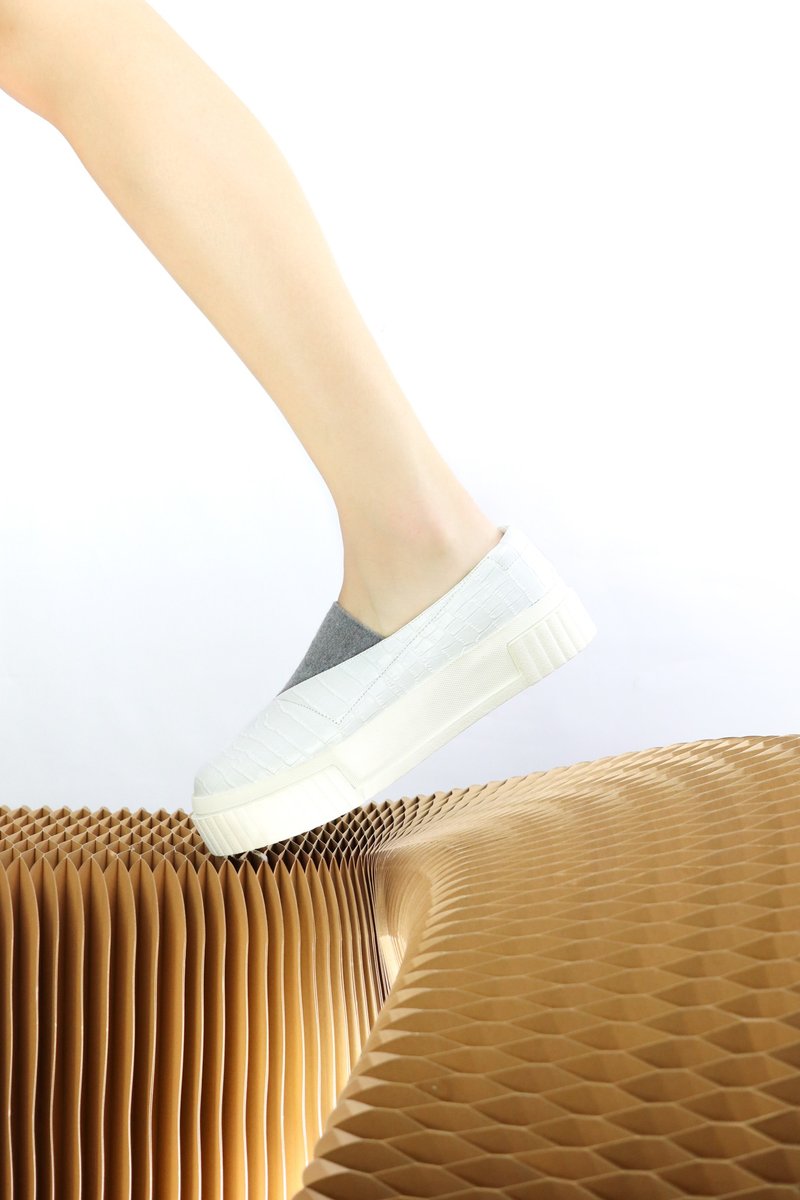 white crocodile pattern leather sneaker
