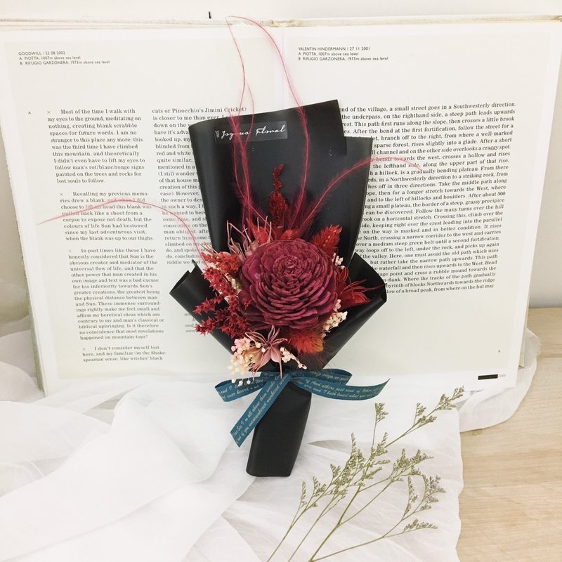 // mysterious love // sun rose red black dry hand made bouquet / graduation ceremony sisters gift giving bouquet birthday