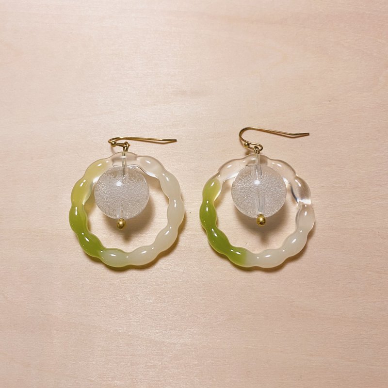 Vintage green apple bubble wave dyke earrings