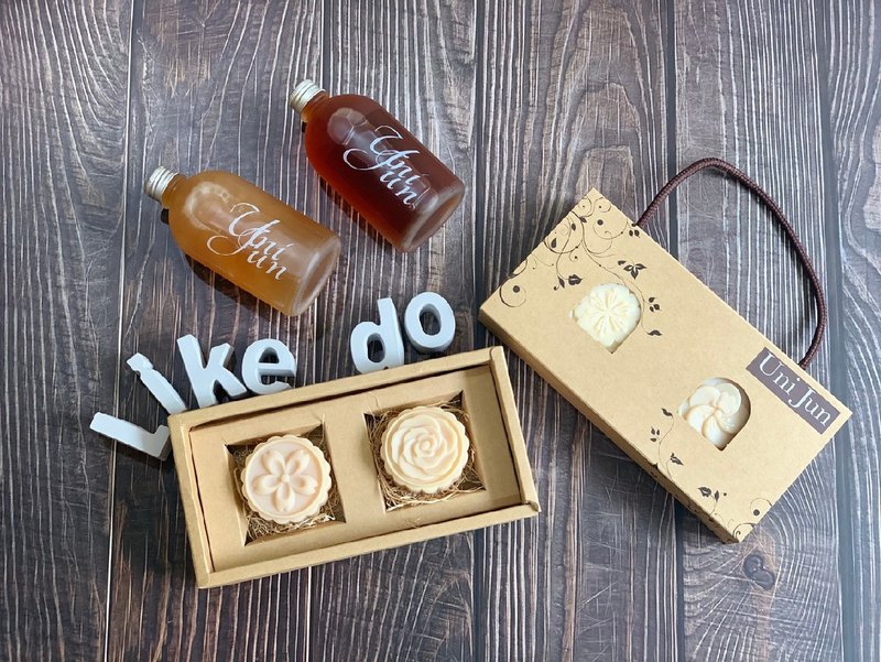 Mooncake-shaped horse oil silk soap gift box