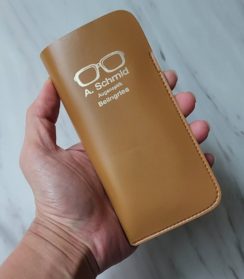 普普年代 德國眼鏡行 焦糖色防水皮革眼鏡袋 燙金字體 質感懷舊 - 眼鏡/鏡框 - 其他材質 金色