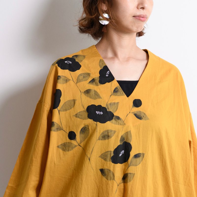 ゆったりカフタンワンピース・手描き・山茶花 - 洋裝/連身裙 - 棉.麻 橘色