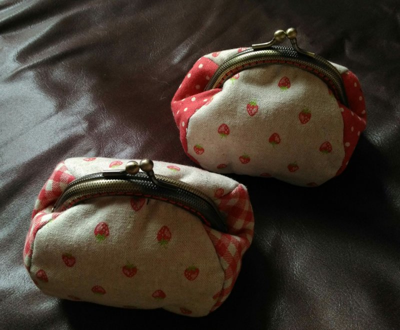 Cute three-dimensional gold bag