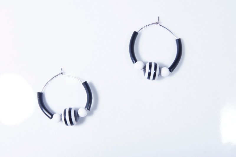 Striped geometry black and white sterling silver earrings