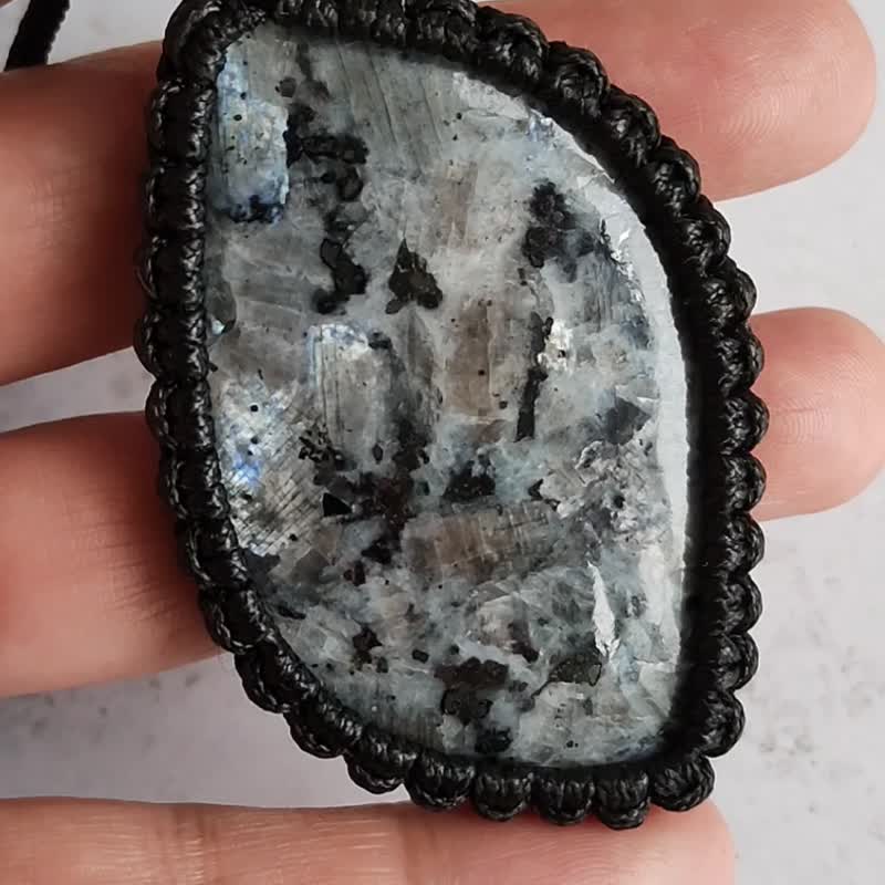 Larvikite (Black labradorite) macrame pendant - Necklaces - Gemstone Gray