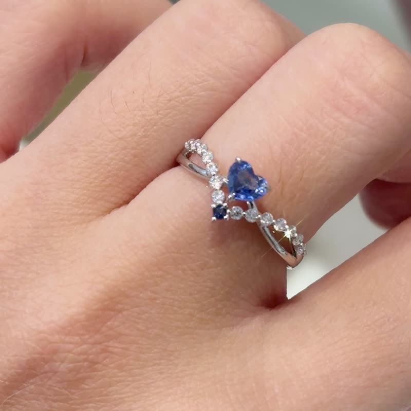 18k白金V型設計愛心藍寶石鑽石戒指 - 戒指 - 寶石 藍色