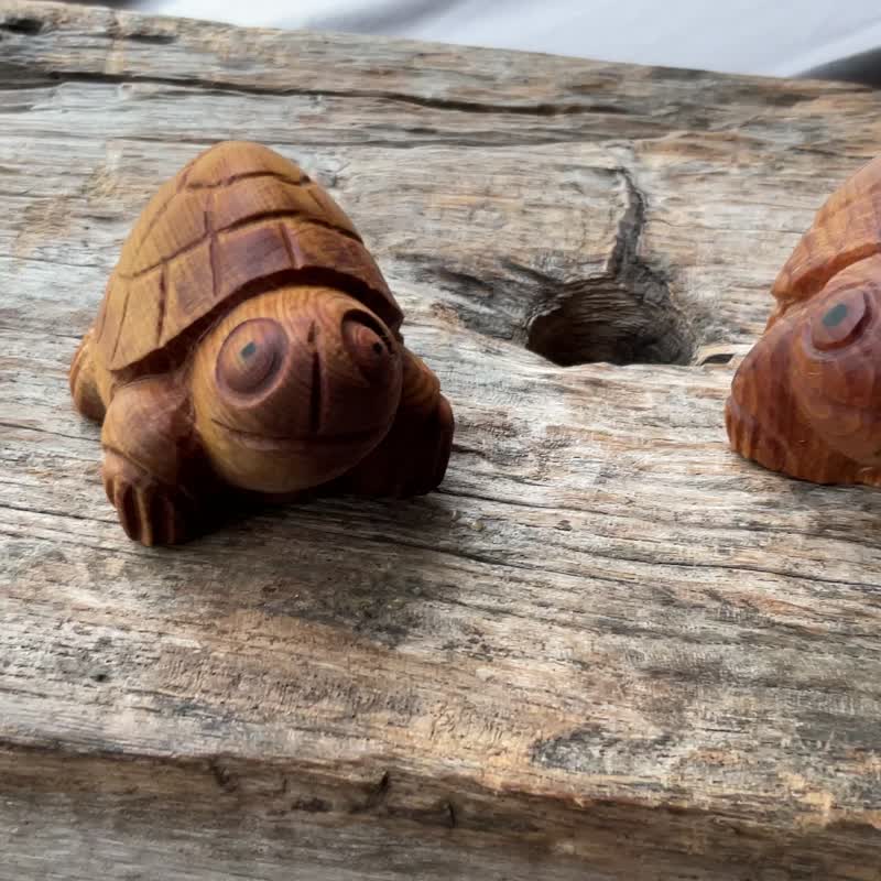 Xiao Nan’s healing hand-carved little turtle - Items for Display - Wood Multicolor