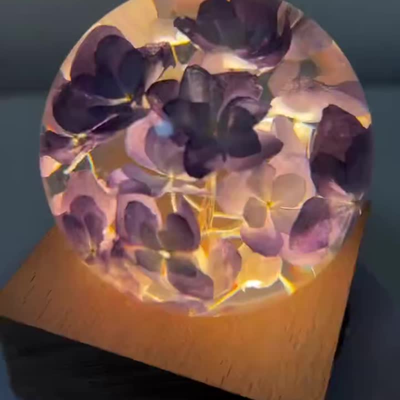 永恆繡球花|專屬樹脂水晶球小夜燈 - 擺飾/家飾品 - 樹脂 藍色