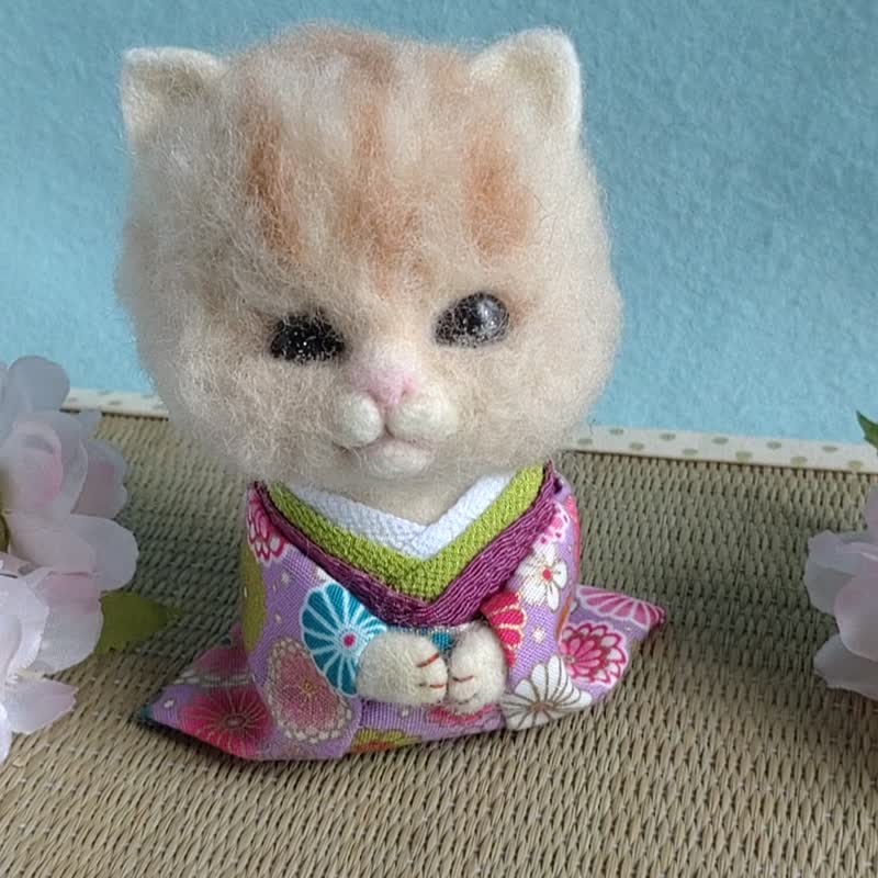 Cat wearing a kimono No.16 light beige purple - Stuffed Dolls & Figurines - Wool Purple