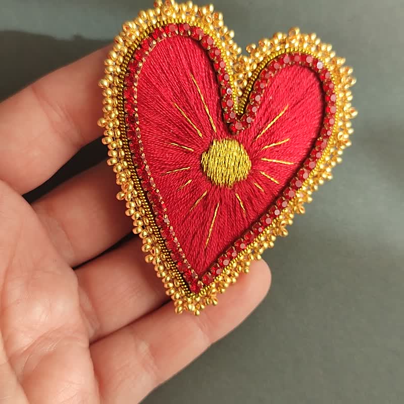 紅心  金太陽塔羅牌別針  女巫珠寶  刺繡串珠胸針  奇蹟心形胸針 - 胸針 - 玻璃 紅色