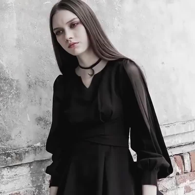 異教徒V領連衣裙 - 連身裙 - 其他材質 黑色