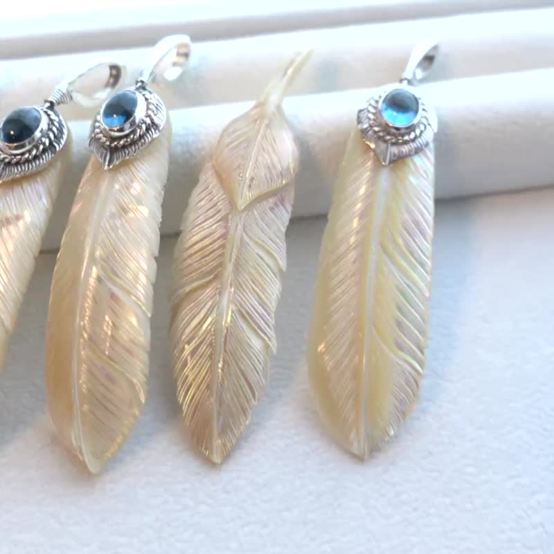 Luminous Shell Feather Necklace London Blue Topaz - Necklaces - Shell Blue