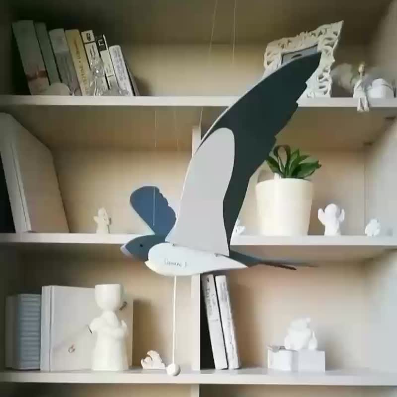 Magic flying bird; Wooden hanging decor; Home and nursery decor - ตกแต่งผนัง - ไม้ สีเทา