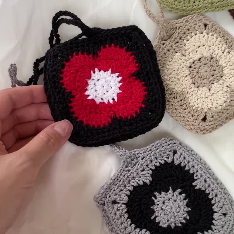 Handmade crochet bag, contrasting color flower bag, earphone bag, small item storage - Coin Purses - Cotton & Hemp Khaki