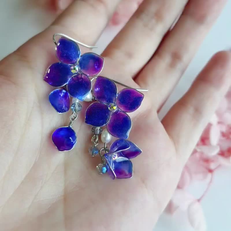 Handmade Hydrangea wire flower - Earrings & Clip-ons - Resin Purple