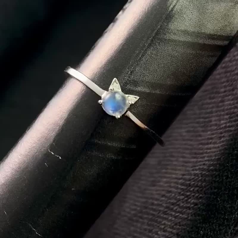 強藍光印度月光石貓咪925戒指 - 戒指 - 水晶 透明