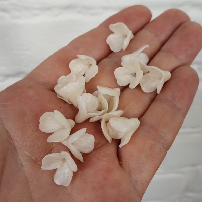 Pearl Flower and Buds Polymer Clay 0.8cm, 1 cm, 1.5 cm. Craft Floral Beads - ชิ้นส่วน/วัสดุอุปกรณ์ - ดินเหนียว ขาว