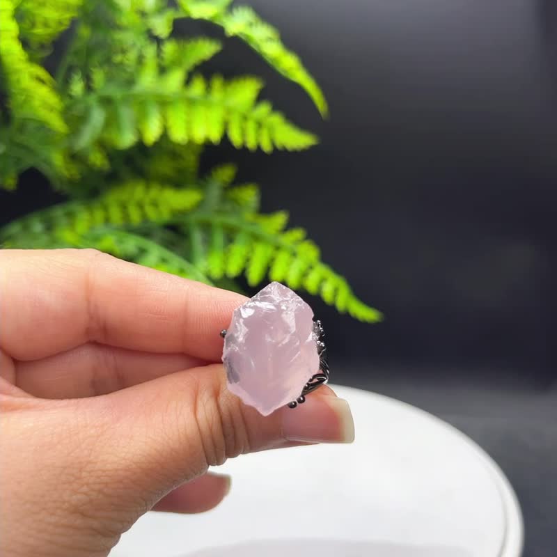 芙蓉粉晶活口戒指 隨形原石標本 粉色水晶手工指環 S925銀 促人緣 - 戒指 - 水晶 粉紅色
