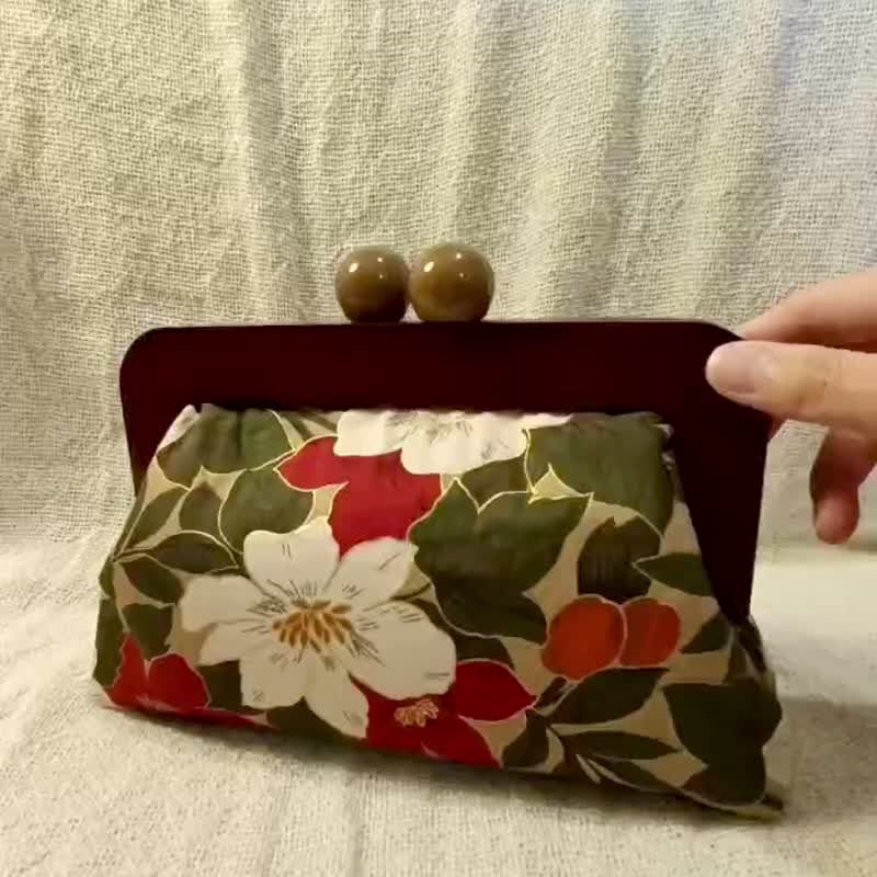 Handcrafted Wooden Frame Purse - Vintage Style, Japanese Fabric - Handbags & Totes - Cotton & Hemp Green