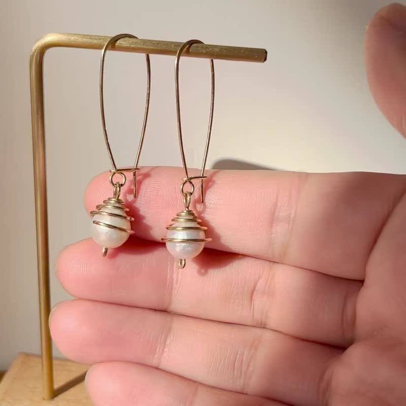 pearl earrings black agate earring 14kgf wire - Earrings & Clip-ons - Precious Metals Gold