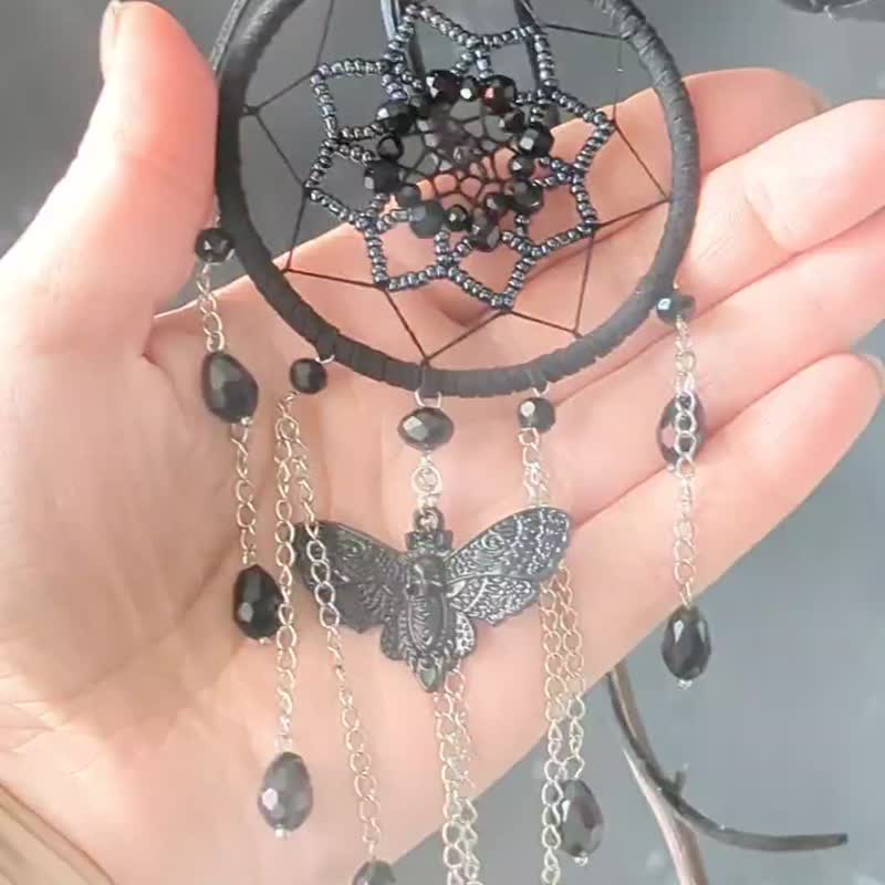 Small Gothic black dream catcher with moth skull and black sparkling crystals - 壁貼/牆壁裝飾 - 玻璃 黑色