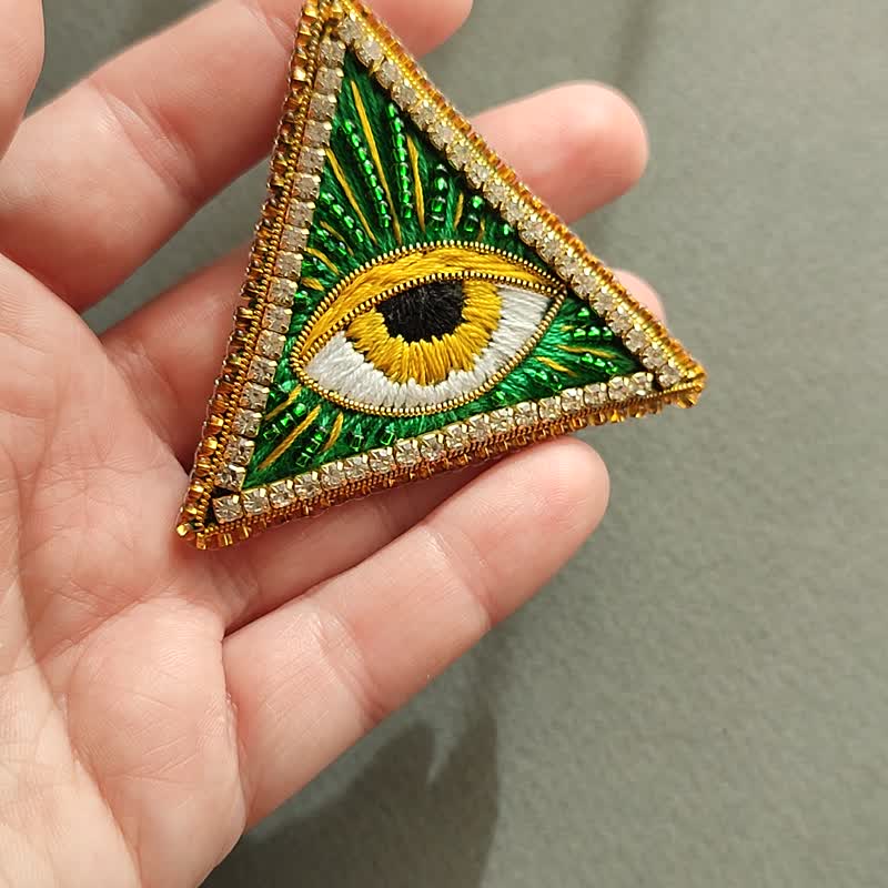 三角形邪眼胸針  手工串珠胸針  現代胸針  女士刺繡胸針 - 胸針 - 玻璃 綠色