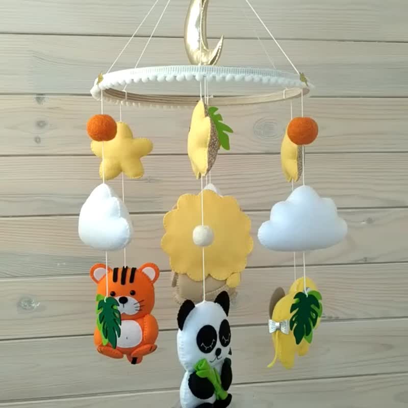 Sunny Animals Baby Crib Mobile, boho nursery decor, felt Panda, Tiger and Lion - ของเล่นเด็ก - วัสดุอีโค 