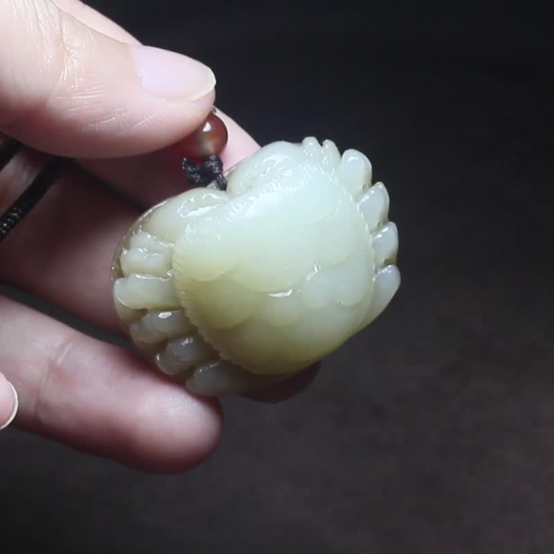 [Wealth from all directions] Crab Jade Pendant Natural Hetian Jade Necklace/Pendant/Meaning to attract wealth and good luck - Necklaces - Jade White