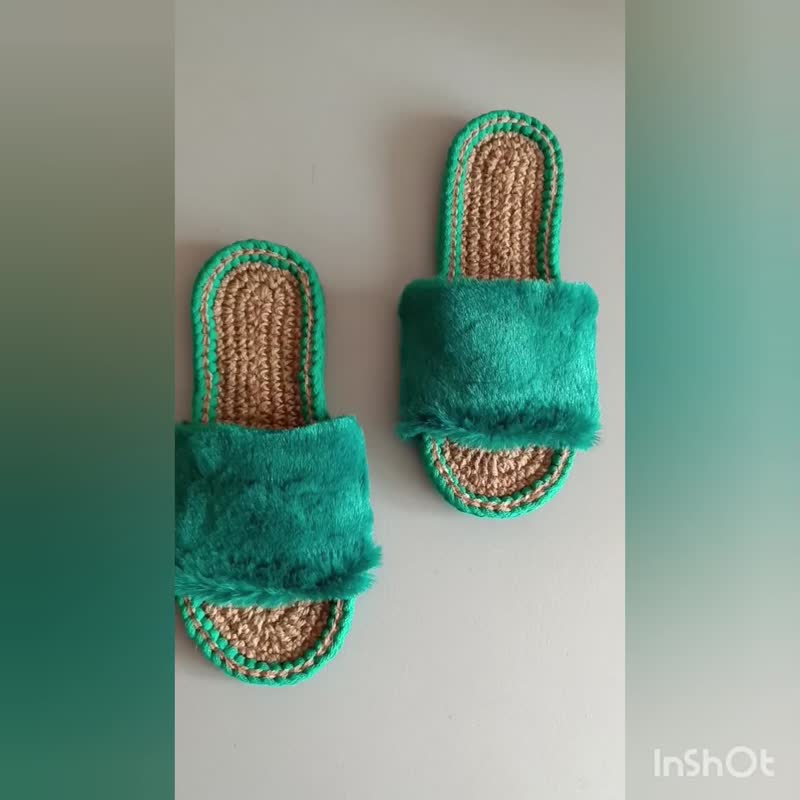 Women house shoes Emerald Green slipper Faux fur Crochet slippers Christmas Gift - Indoor Slippers - Cotton & Hemp Green