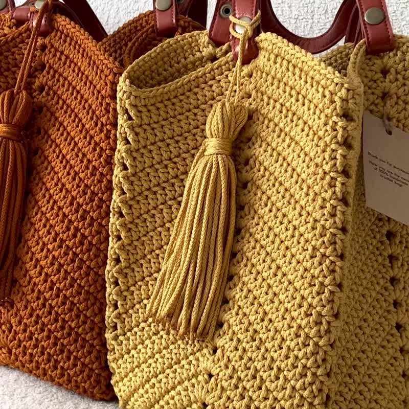Mongolian bag XL with crocheted handles, Granny Square  Crochet Bag - 手提包/手提袋 - 聚酯纖維 多色