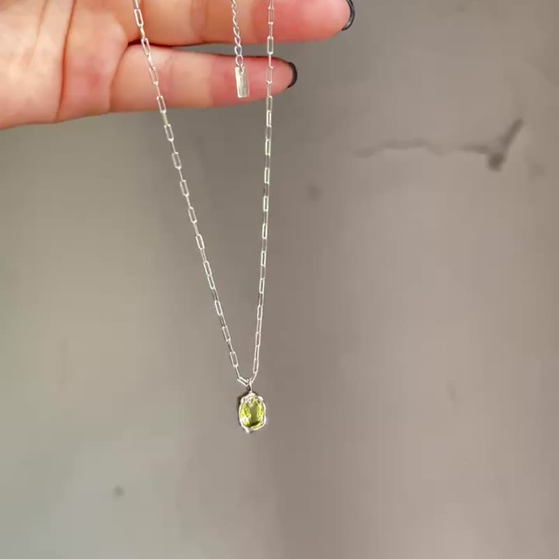 S925 Silver 1.5 carat two-color green tourmaline pure glass necklace - Necklaces - Sterling Silver 