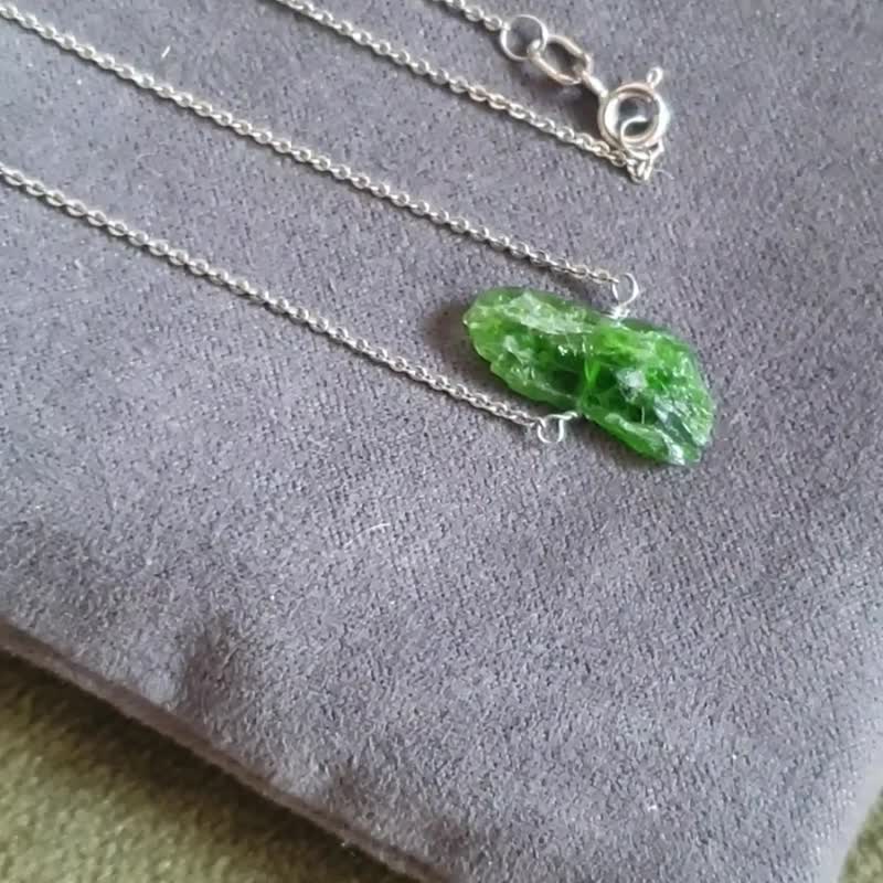 Rough Chrome Diopside Necklace, 925 Silver, Aries Stone, Lunar New Year Gift - 項鍊 - 寶石 綠色