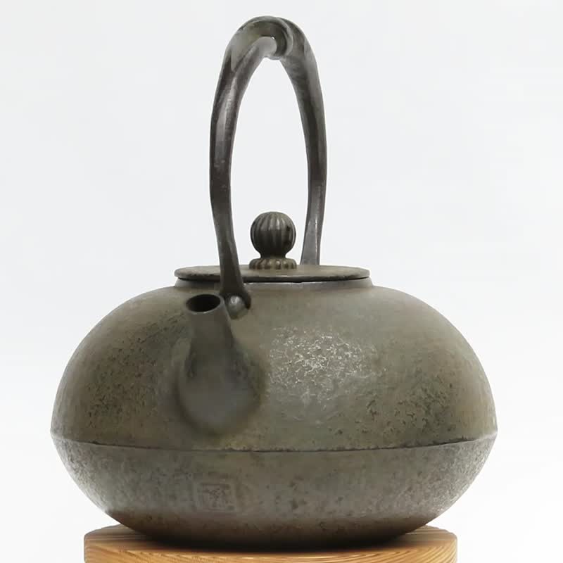 Nanbu tekki Gen Kuzumaki's handmade cast iron kettle futon shape kasumi 1.5L - Teapots & Teacups - Other Metals Brown