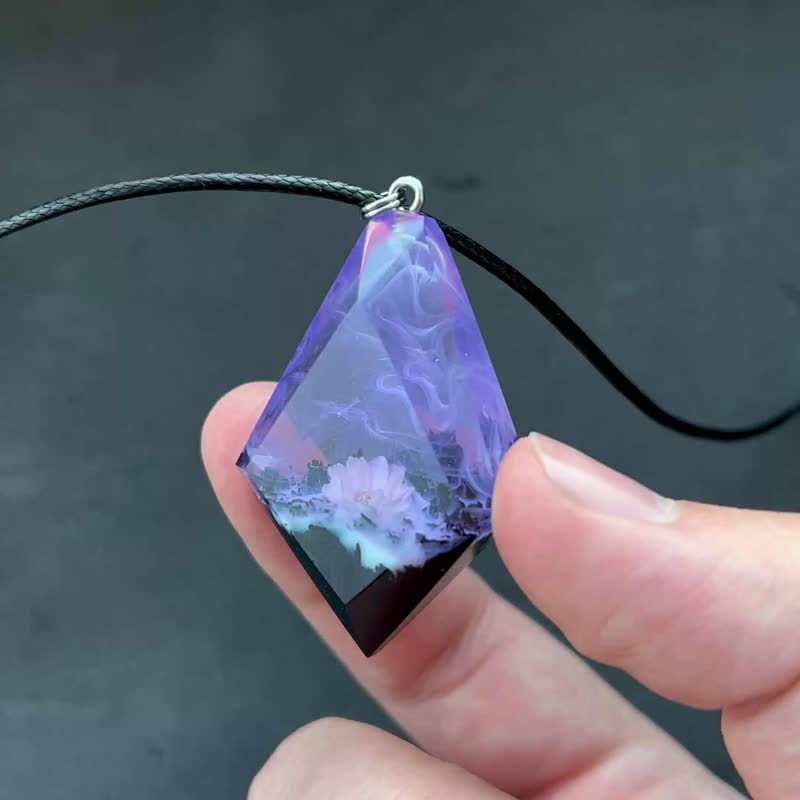 花吊墜 送給她的完美禮物 木質樹脂吊墜 - 項鍊 - 木頭 紫色